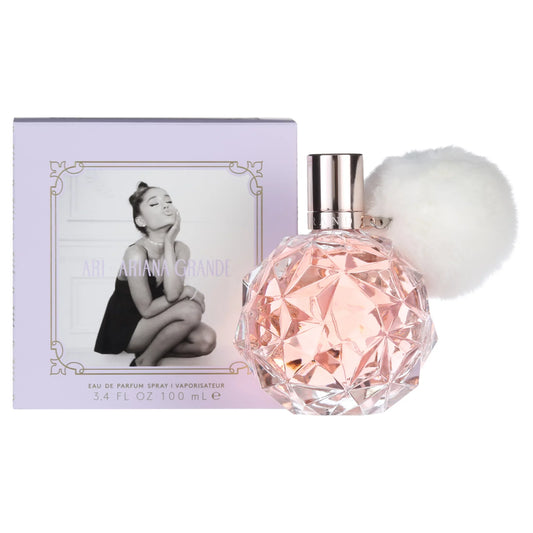 Descubre Ariana Grande Ari, un Eau de Parfum de 3.4 oz para mujer. Compra ahora y disfruta de esta fragancia dulce con notas de malvavisco y pera, ideal para la mujer juvenil.