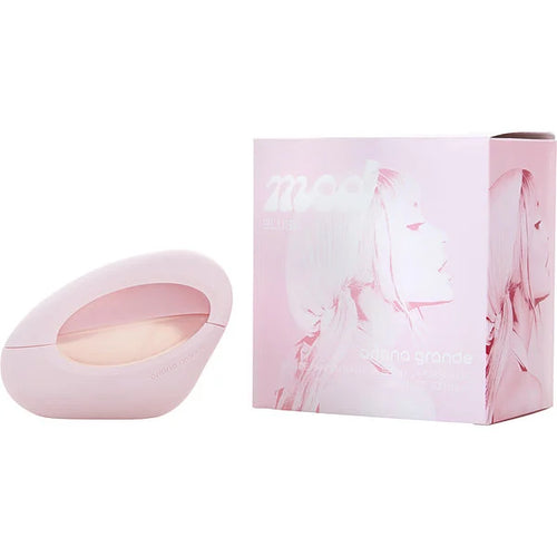 Descubre Ariana Grande Mod Blush, un Eau de Parfum de 3.4 oz. Compra ahora y disfruta de esta fragancia vibrante con notas de maracuyá y rosa, ideal para la mujer divertida.