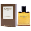 Descubre Burberry Hero, un perfume para hombre de 3.3 oz con una base amaderada y notas especiadas. Compra ahora y proyecta fuerza y valentía con esta fragancia intensa y moderna.