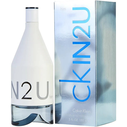 Descubre Calvin Klein CK IN2U, un Eau de Toilette de 5 oz para hombre. Compra ahora y disfruta de esta fragancia vibrante con notas de pomelo y cacao, perfecta para el día a día.