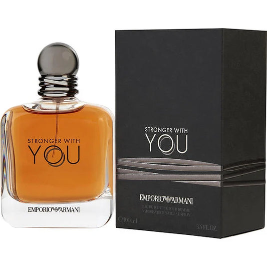 Descubre Emporio Armani Stronger With You, un Eau de Toilette de 3.4 oz para hombre. Compra ahora y disfruta de esta fragancia dulce y especiada, ideal para el hombre romántico y moderno.