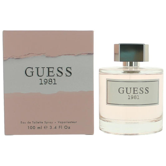 Botella de perfume Guess 1981 de 3.4 oz para mujer, con un diseño de vidrio esmerilado y un logo metálico.