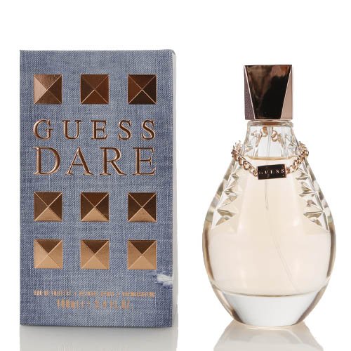 Botella de perfume Guess Dare de 3.4 oz para mujer, con un diseño de vidrio de color rosa y un logo metálico.