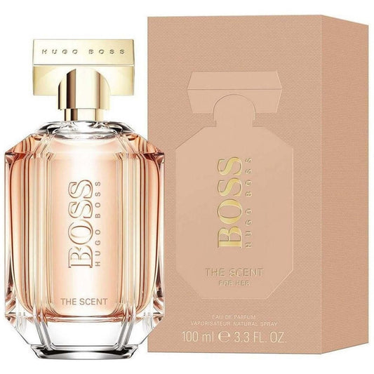Botella de perfume Hugo Boss The Scent de 3.3 oz para mujer, con un diseño de vidrio transparente y tapón dorado.