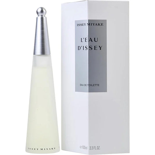 Botella de perfume Issey Miyake L'Eau d'Issey de 3.3 oz para mujer, con un diseño esbelto y de vidrio transparente.
