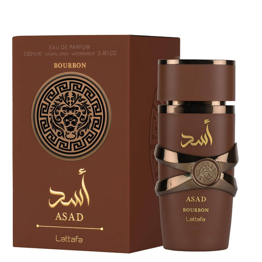 Botella de perfume Lattafa Asad Bourbon para hombre de 3.4 oz, con un diseño cilíndrico y un color marrón oscuro y metálico.