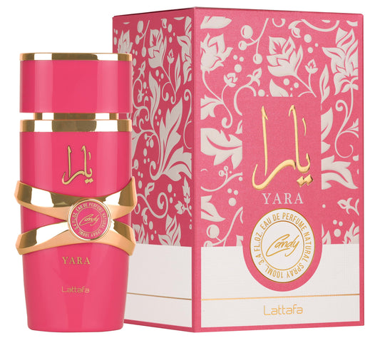 Botella de perfume Lattafa Yara Candy para mujer de 3.4 oz, con un diseño cilíndrico de color rosa claro y tapa en forma de corona.