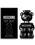 Descubre Moschino Toy Boy, un Eau de Parfum de 3.4 oz. Compra ahora y disfruta de esta fragancia audaz con notas de pera y pimienta, ideal para el hombre que rompe las reglas.