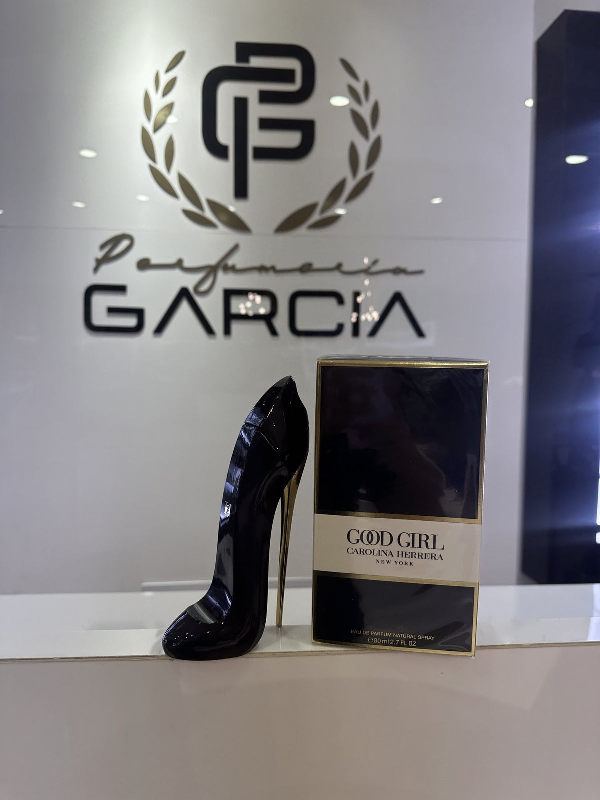 Foto real en tienda Perfumería García, Plaza Luperón