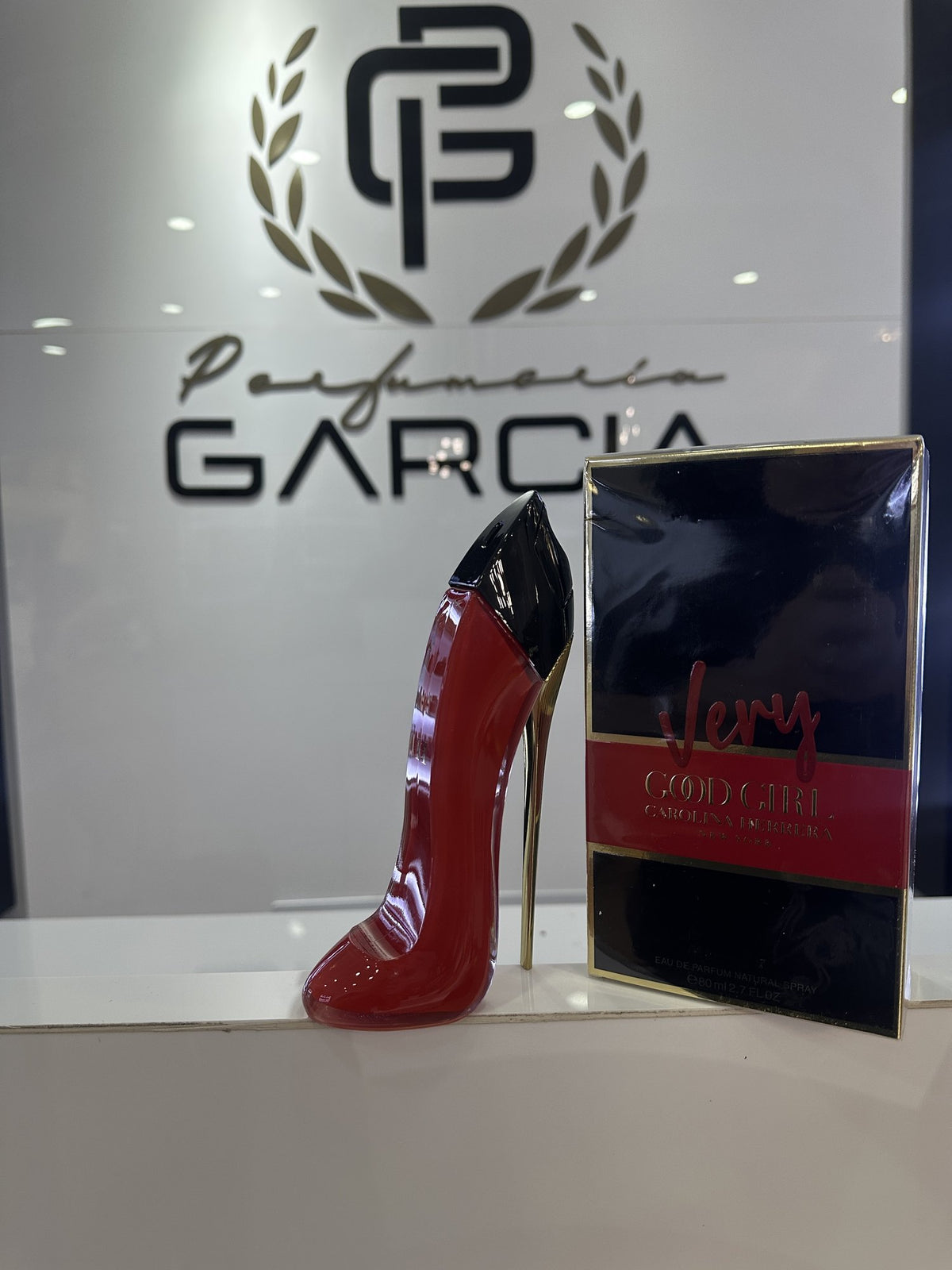 Foto real en tienda Perfumería García, Plaza Luperón