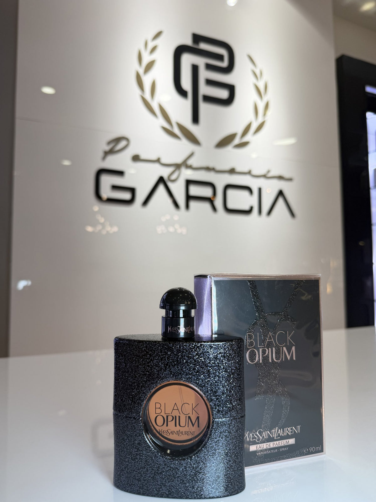 Foto real en tienda Perfumería García, Plaza Luperón