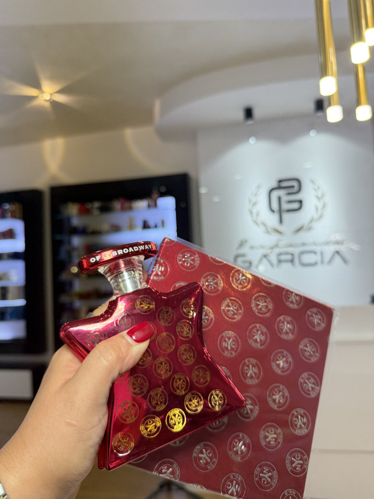Foto real en tienda Perfumería García, Plaza Luperón