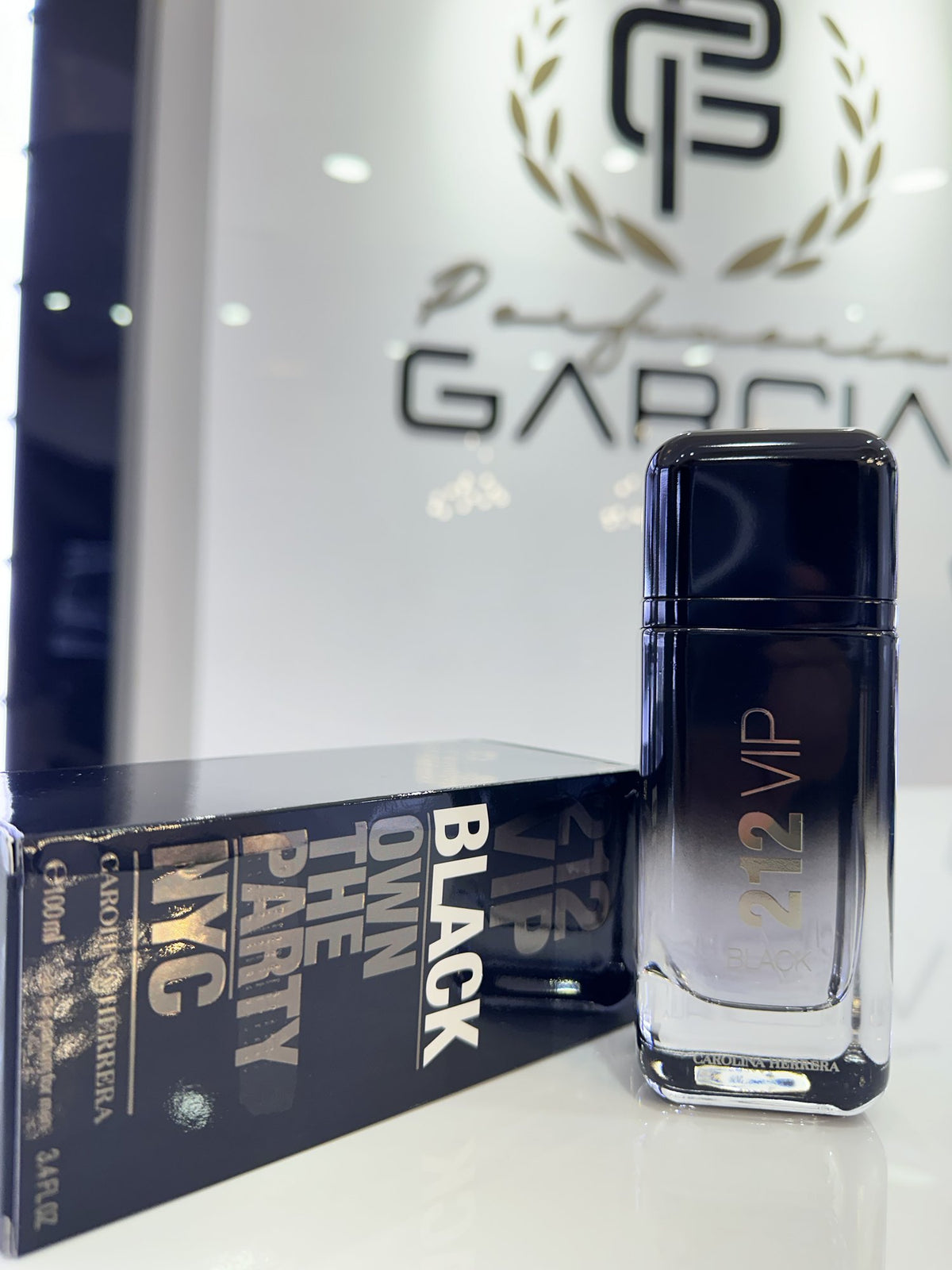 Foto real en tienda Perfumería García, Plaza Luperón