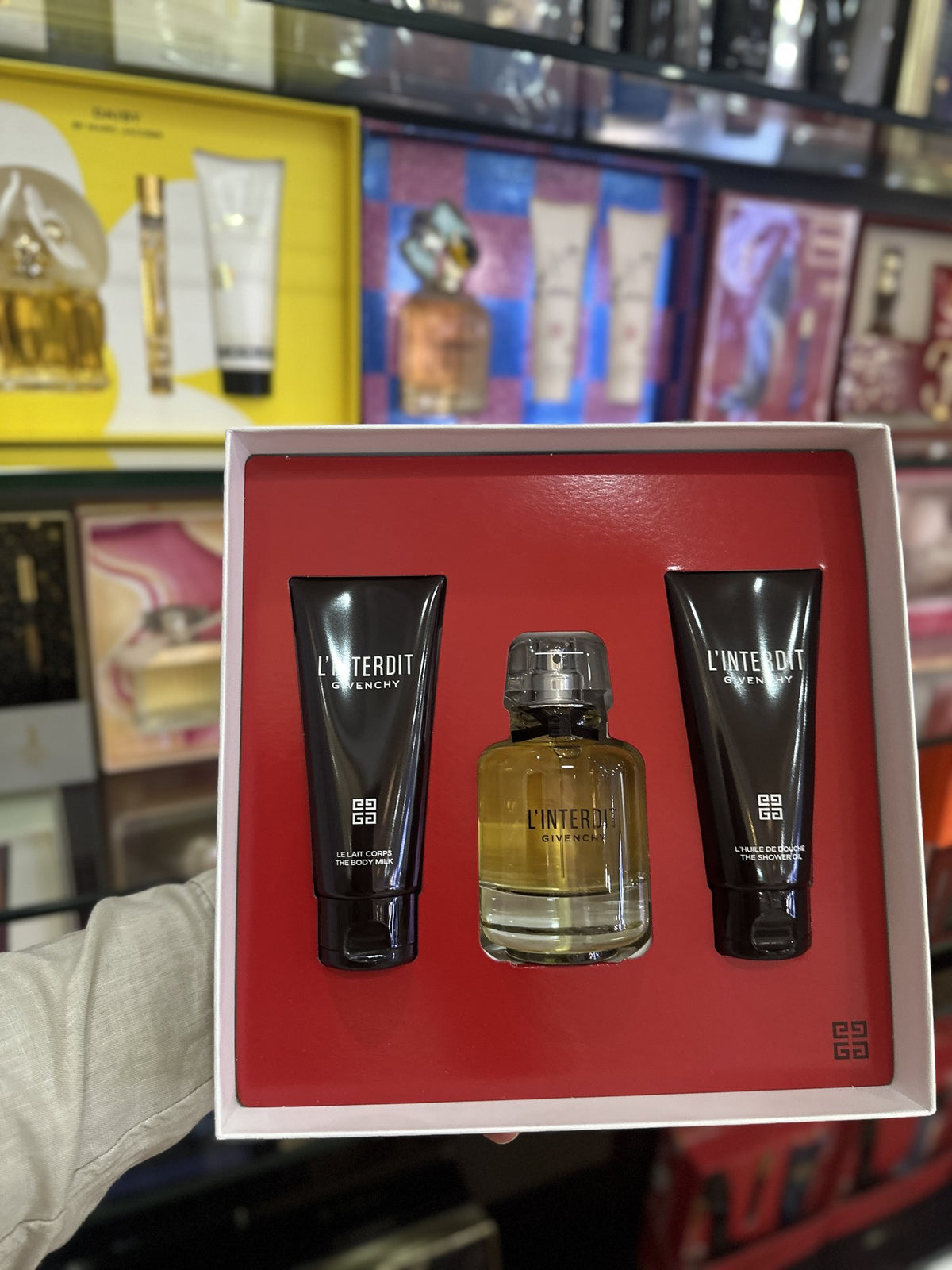 Foto real en tienda Perfumería García, Plaza Luperón