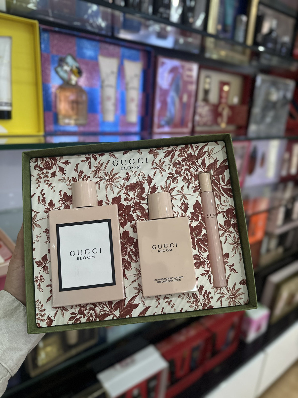 Foto real en tienda Perfumería García, Plaza Luperón