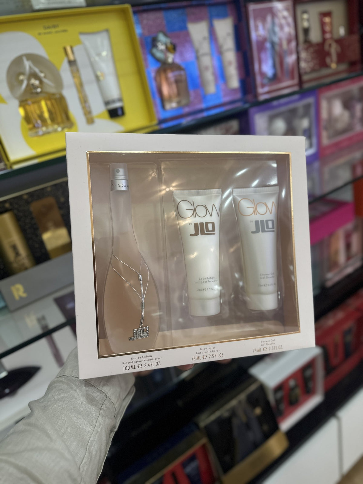 Foto real en tienda Perfumería García, Plaza Luperón